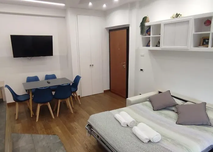 דירה Stylish Air Conditionig Wifi Tv 50 Metro 4 Minutes Away *