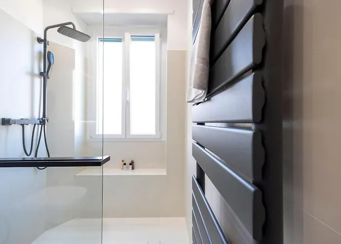 Stylish Air Conditionig Wifi Tv 50 Metro 4 Minutes Away דירה רומא