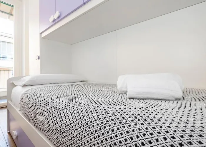 Stylish Air Conditionig Wifi Tv 50 Metro 4 Minutes Away דירה *
